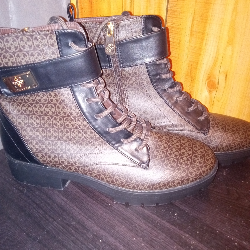 Daisy Fuentes stormi brown black combat ankle boots